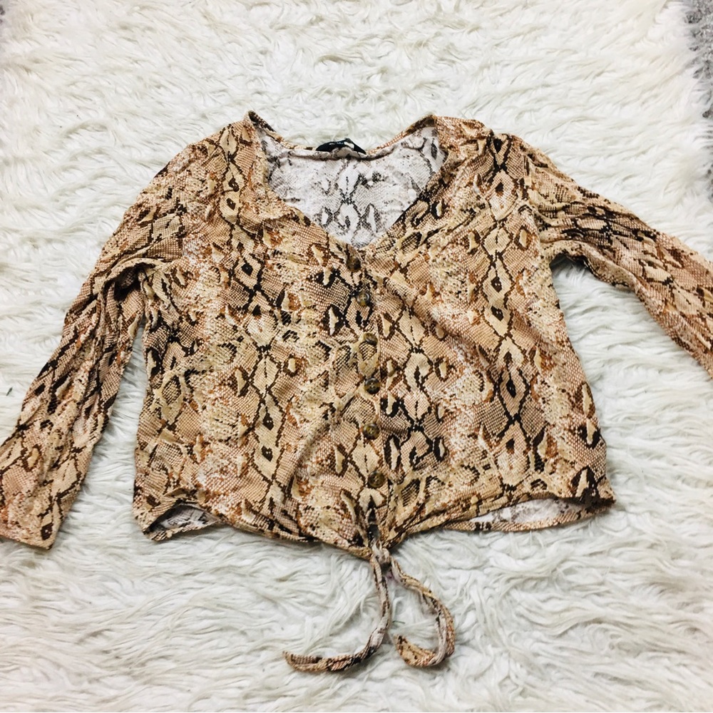Leighton Button Down SnakeSkin Print Tie Front Size Medium